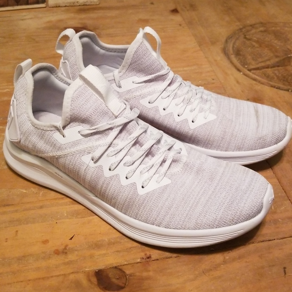 Mens size 9 puma shoes